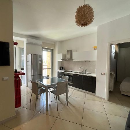 Bilocale In Centro - 10Km Da Malpensa Apartment Gallarate Bagian luar foto